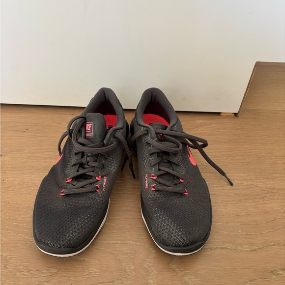 Nike Women’s Cross Training Sneaker - Picture 2 of 7